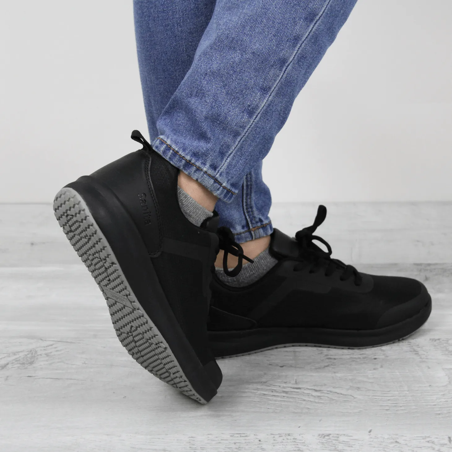 Concave Unisex Sneaker in Black