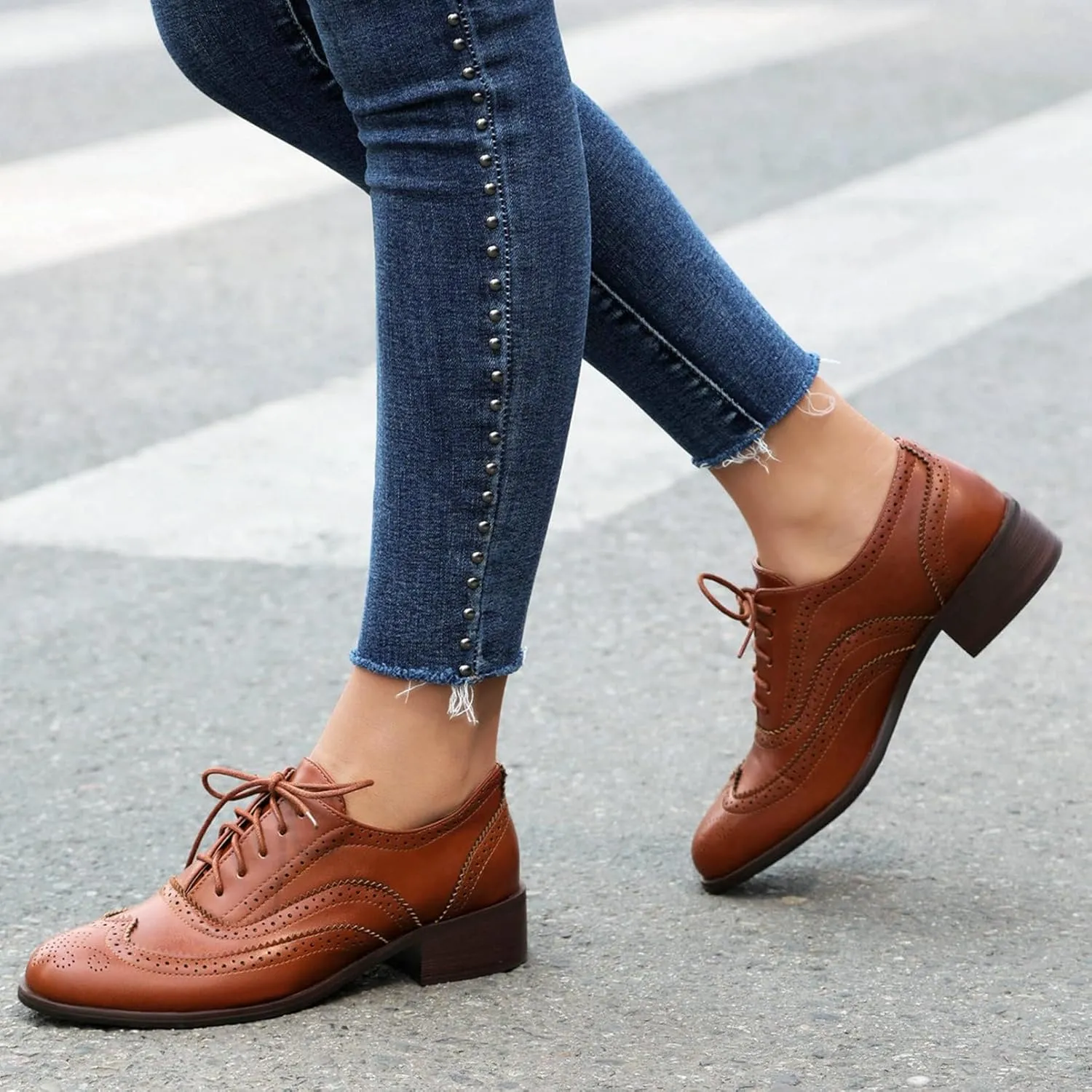 LUXMAX Women Lace Up Oxford Shoes Flats Wingtip Brogues Shoes Low Chunky Heel Vintage Saddle Shoes