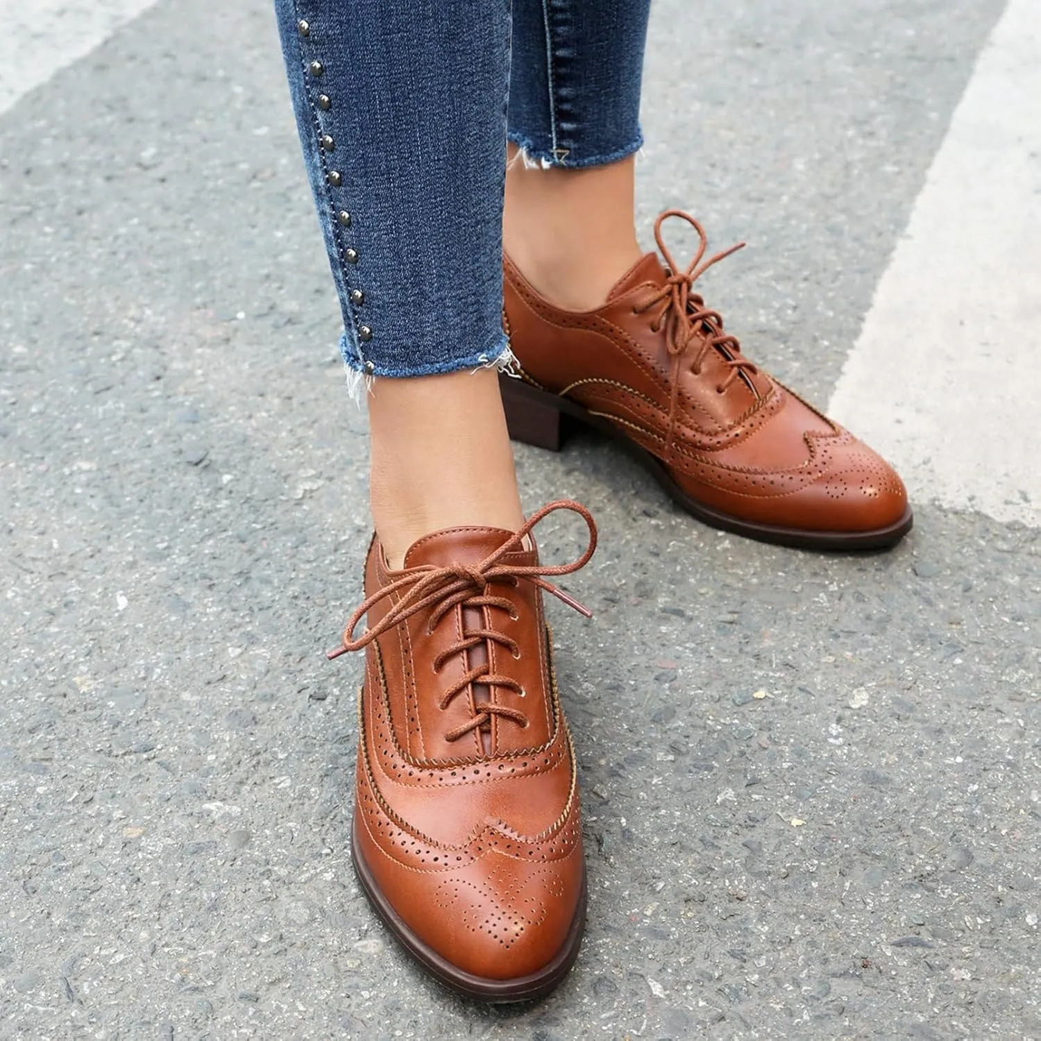 LUXMAX Women Lace Up Oxford Shoes Flats Wingtip Brogues Shoes Low Chunky Heel Vintage Saddle Shoes