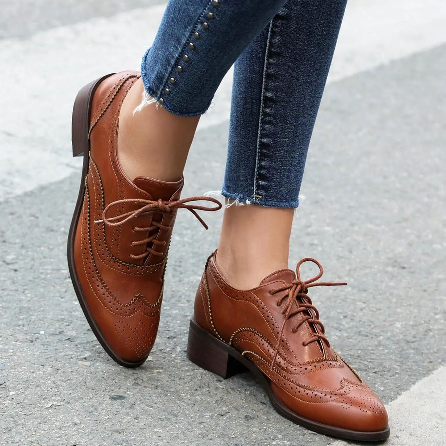 LUXMAX Women Lace Up Oxford Shoes Flats Wingtip Brogues Shoes Low Chunky Heel Vintage Saddle Shoes