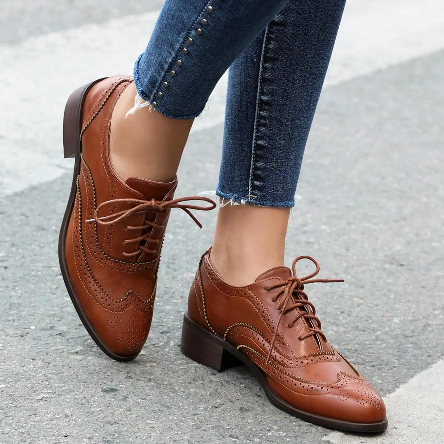 LUXMAX Women Lace Up Oxford Shoes Flats Wingtip Brogues Shoes Low Chunky Heel Vintage Saddle Shoes