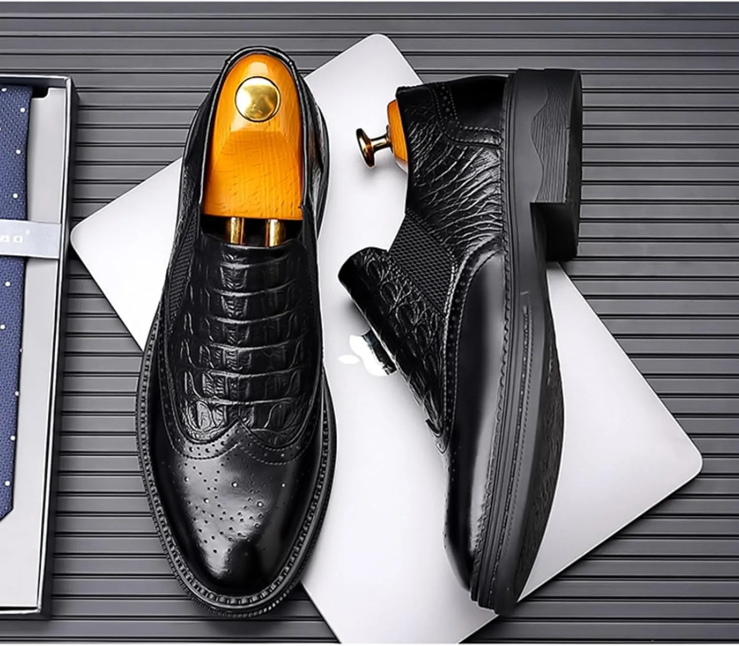 Men's Classic Business Casual Brogue Leather Shoes Fashionable and Comfortable Slip-On Pattern Oxfords Shoes