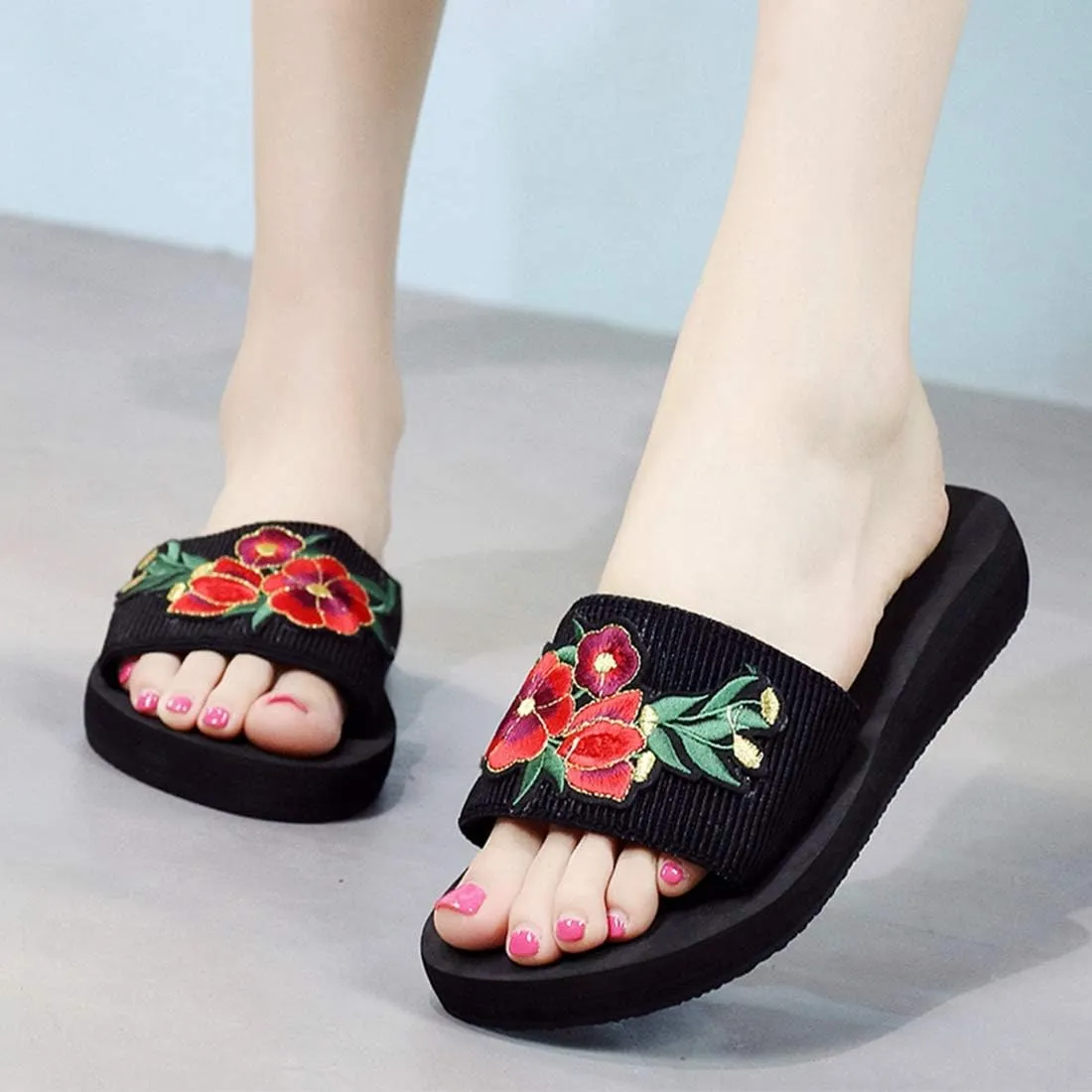 VOKLIN Women's Embroidered Flowers Flat Slide Sandals Summer Comfort Nonslip Platform Low Heel Beach Sandal